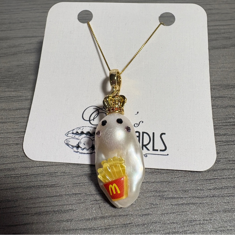 NWT Gold and White Baroque freshwater Pearl Pendant Necklace